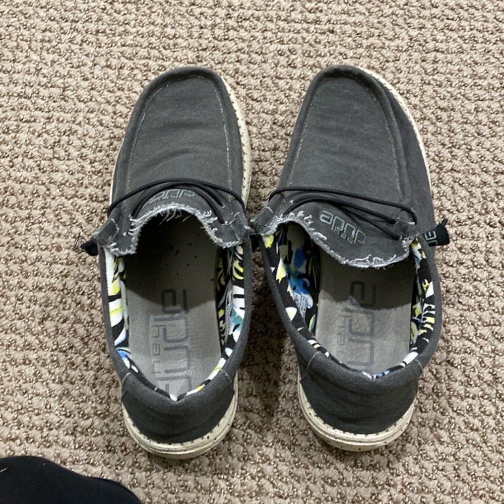 Men’s Hey Dude size 11